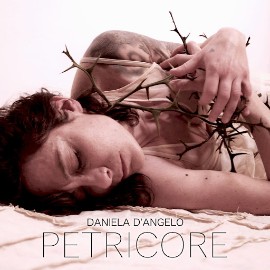 Daniela D'Angelo “Petricore” è il primo album solista della cantautrice dalle atmosfere oniriche e sensuali