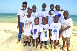 Ogni T-Shirt conta. Manila Grace per Orphans's Dreams