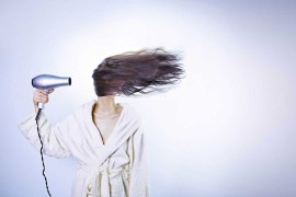 S.o.s. capelli: prendiamocene cura anche senza il nostro parrucchiere