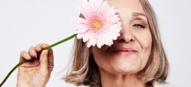 Giornata della menopausa: la guida per orientarsi tra i sintomi (più o meno noti) e le domande più frequenti delle donne