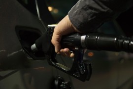 Aumento della benzina: conviene ancora acquistare una macchina a benzina?